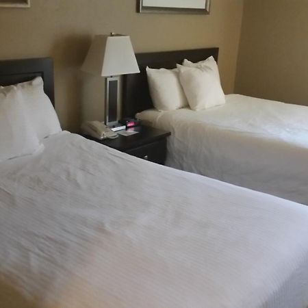 Stonebridge Hotel Fort Mcmurray Zimmer foto