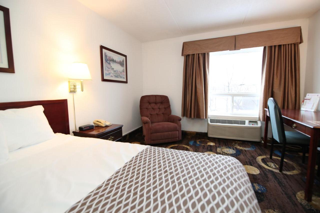 Stonebridge Hotel Fort Mcmurray Exterior foto