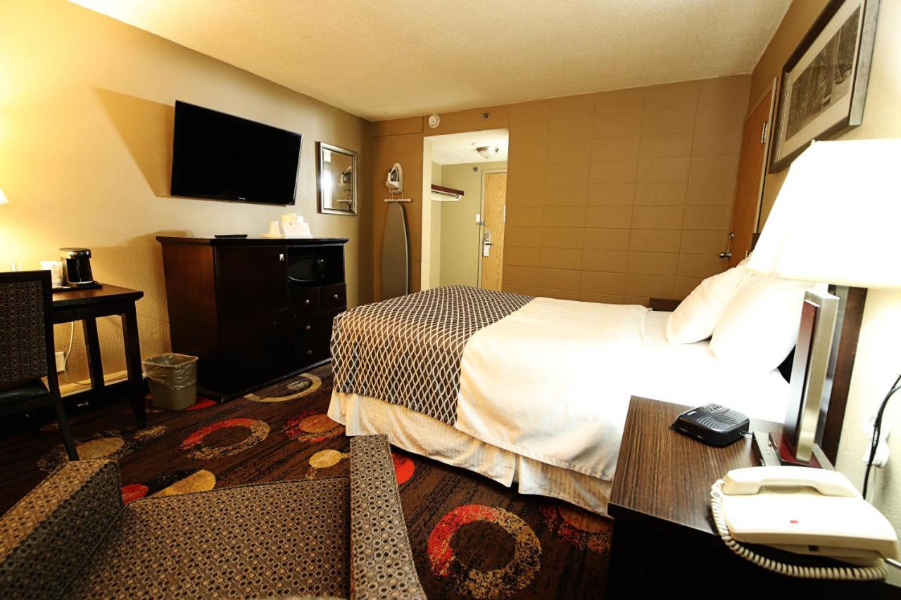 Stonebridge Hotel Fort Mcmurray Exterior foto