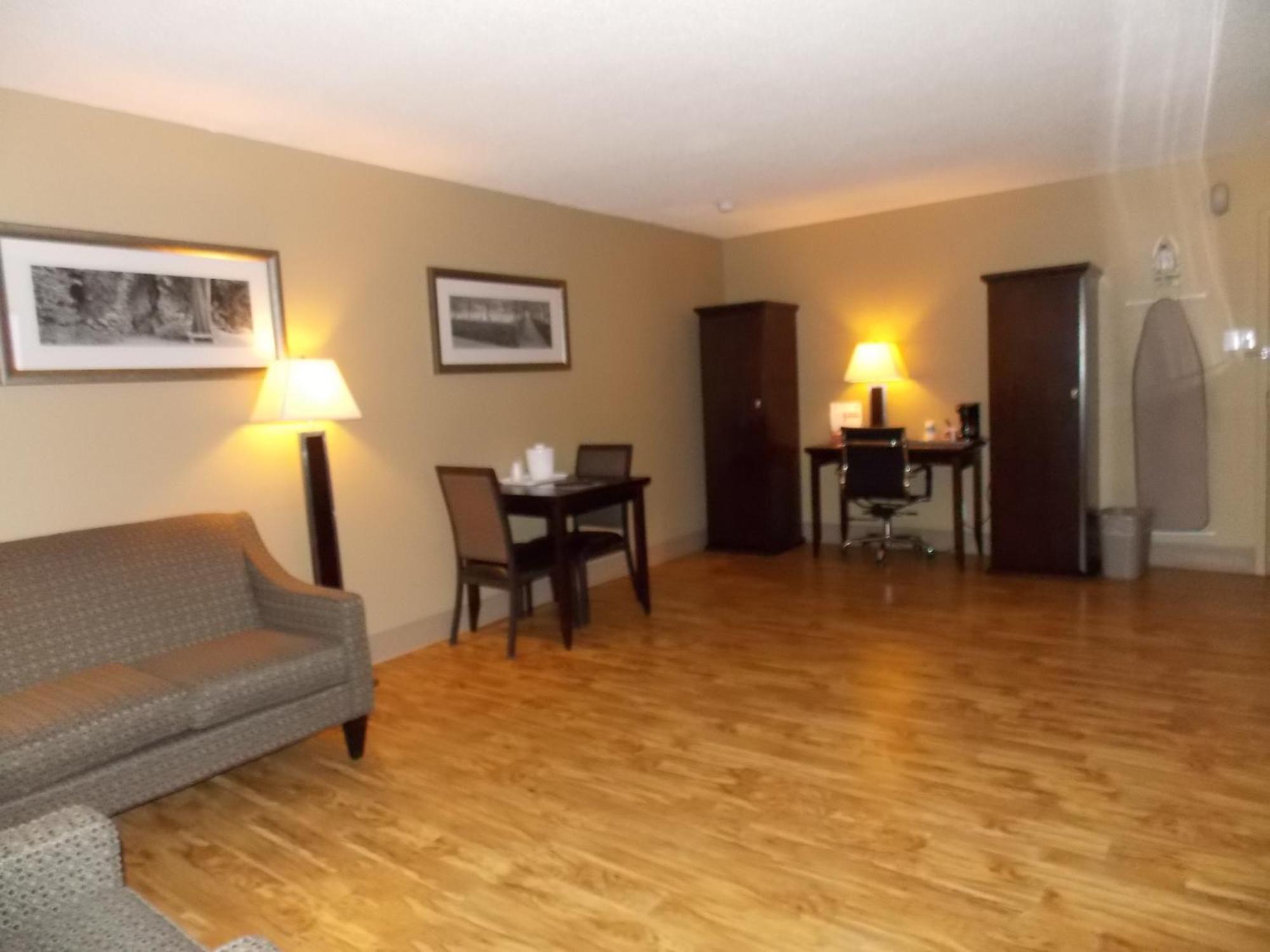 Stonebridge Hotel Fort Mcmurray Zimmer foto