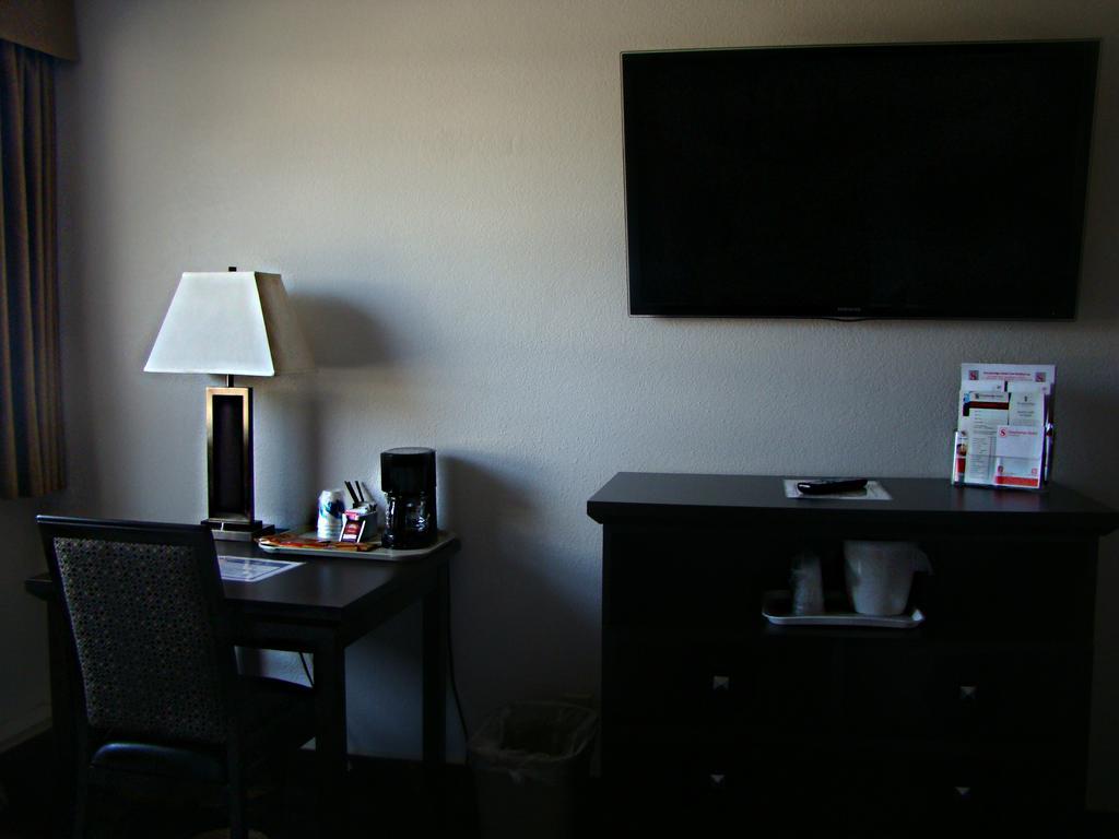Stonebridge Hotel Fort Mcmurray Zimmer foto