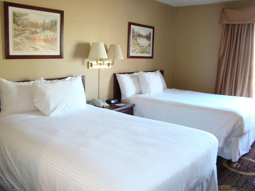 Stonebridge Hotel Fort Mcmurray Zimmer foto
