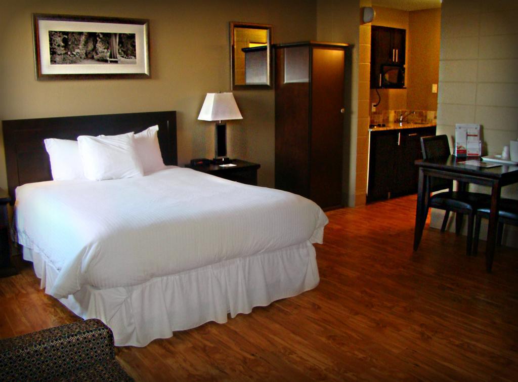 Stonebridge Hotel Fort Mcmurray Exterior foto